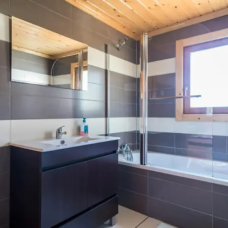 Apartmán Cozy In 56 M² With Shared Pool *